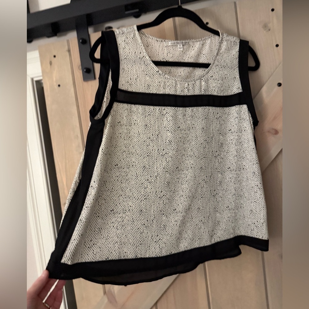 NWOT Collective Concepts Black and White Herringbone Sleeveless Blouse - Picture 4 of 7
